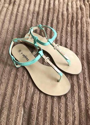 Жіночі босоніжки