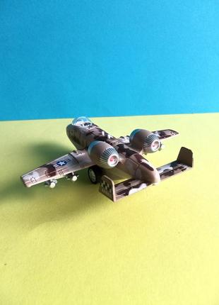 Игрушка военный самолет штурмовик металлический инерционный звуковые и световые эффекты5 фото