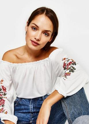 Блузка с открытыми плечами bershka