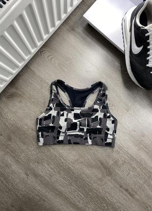 Спортивный топ nike