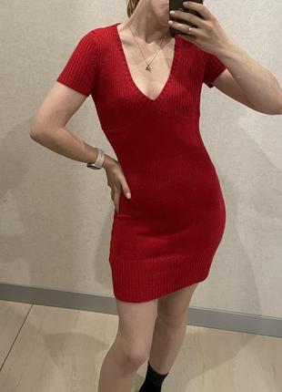 Платье с вырезом