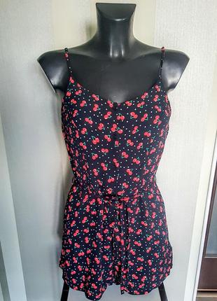 Клевый ромпер комбинезон с шортами на бретельках в вишенках 100% вискоза