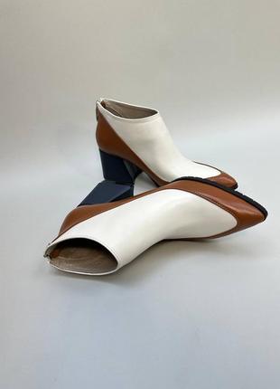 Стильні шкіряні ботинки