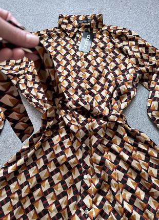 Сукня - сорочка рубашка атласна boohoo m нова геометричний принт з поясом пляття7 фото