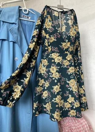 Сукня в квітковий принт об’ємний довгий рукав відкрита спина2 фото