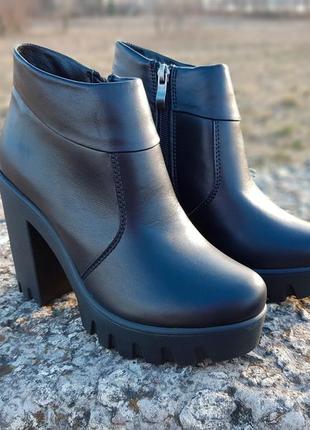 Модные ботильоны женские натуральные кожаные на высоком каблуке красивые модельные чёрные 39 размер6 фото