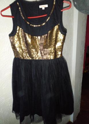 Платье нарядное в паетках на 10-11 лет2 фото