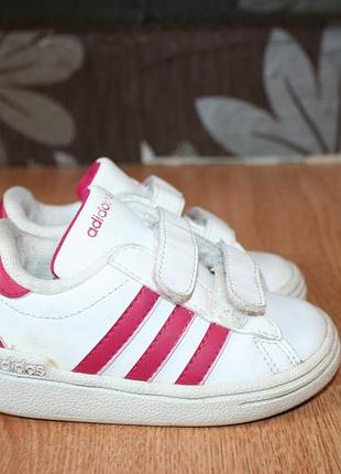 Стильні кроссовки adidas