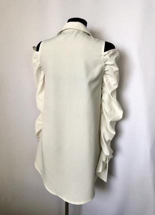 Plt белое платье рубашка мини с вырезами на плечах собраны длинные рукава рюши5 фото