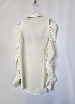 Plt белое платье рубашка мини с вырезами на плечах собраны длинные рукава рюши8 фото