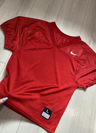Чоловіча червона спортивна футболка з перфорацією найк nike вишитим лого engineered to the exact specifications of championship athletes