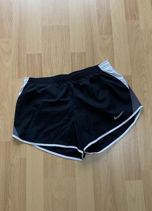 Жіночі шорти nike dri fit