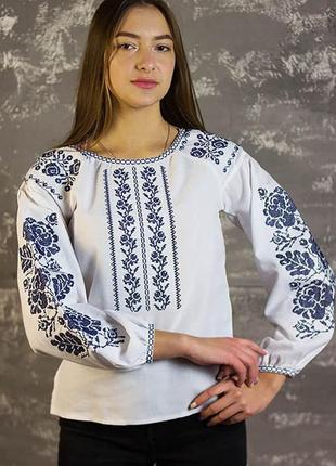 Блуза с цветочным узором вышиванка
