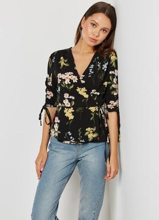 Блуза на запах з квітами topshop