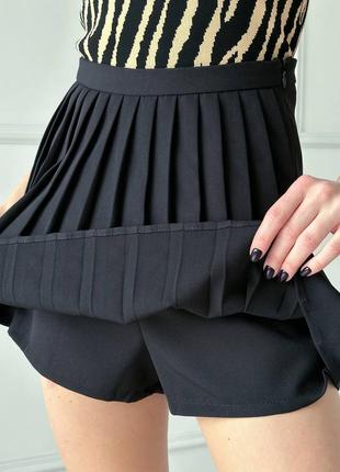 Однотонные черные шорты-юбка плиссе длины мини2 фото
