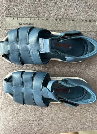 Кожаные детские босоножки