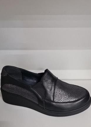 Туфли кожаные.