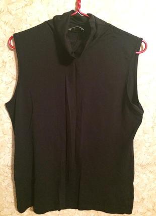 Чорний трикотажний гольф-безрукавка