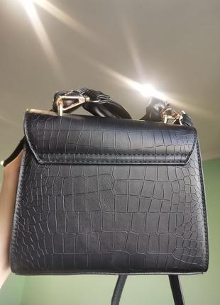 Стильная чёрная сумка с узлами