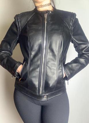 Курточка з еко-шкіри