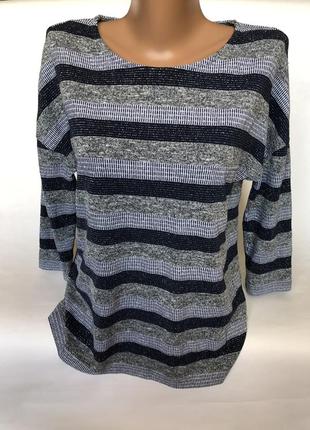 Красивий светр з люрексом