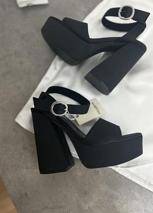 Шикарні босоніжки pull&bear