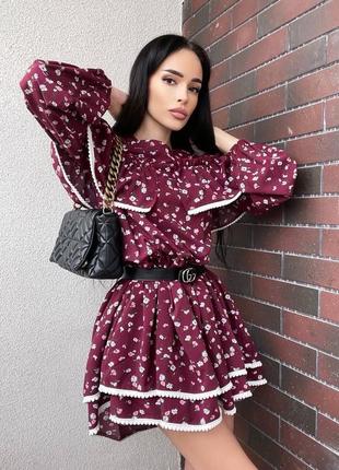 Платье короткое мини кукольное с пышной юбкой расклешенное с оборками с рюшами черное бордовое с принтом с длинными рукавами вечернее на выход