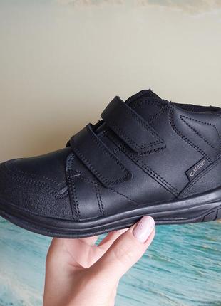 Кожаные ботинки clarks gore-tex,30 размер, индия1 фото