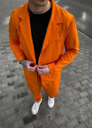 Стильный костюм оранжевого цвета1 фото
