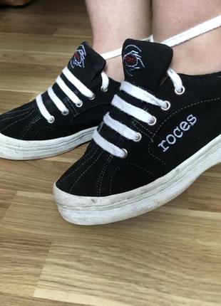 Спортивные замшевые чёрные кроссовки на платформе оригинал 3.5 см.бренд roces