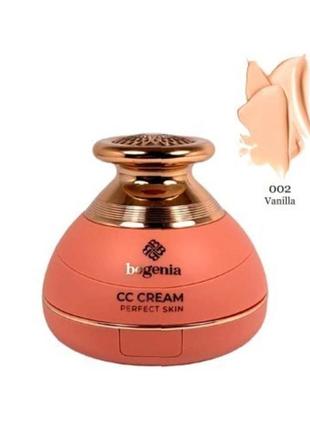 Зволожуючий сс-крем з бархатним, напівматовим фінішем у форматі кушону