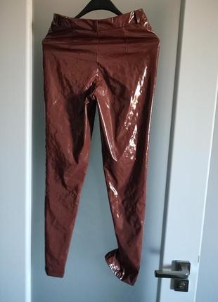 Лаковые виниловые штаны