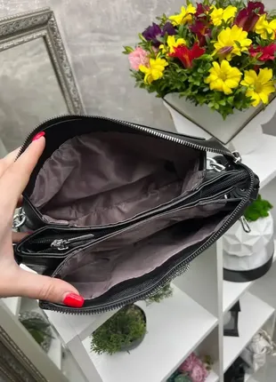 Черная - стильная блестящая молодежная сумочка на три отделения под одной молнией6 фото