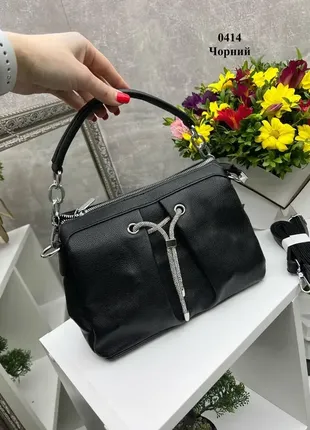 Черная - стильная блестящая молодежная сумочка на три отделения под одной молнией