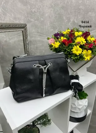 Черная - стильная блестящая молодежная сумочка на три отделения под одной молнией2 фото