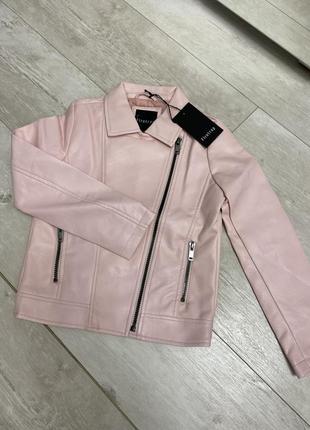 Розовая косухая куртка для девочки1 фото