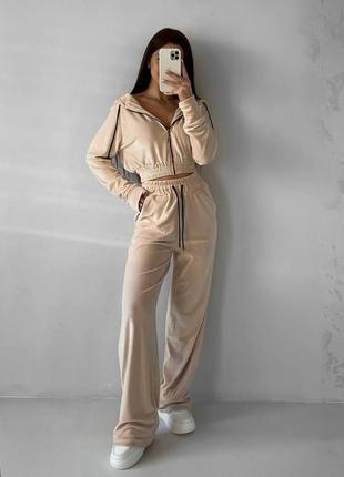 Спортивный женский костюм бежевый велюровый зип худи на молнии с капишоном брюки свободного кроя качественный трендовый