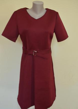 Шикарное платье из неопрена интересного фасона