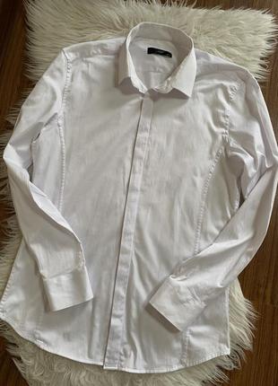 Белая мужская приталенная рубашка с рукавами2 фото