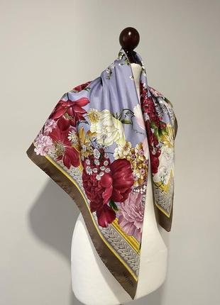 Шелковый платок ручной шов бренд  valentino