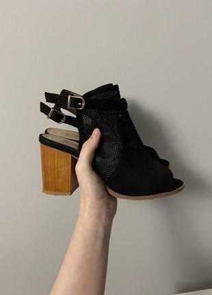 Босоніжки замшеві