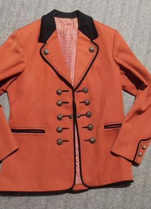 Вінтажний піджак з ажурними ґудзиками. камзол. сюртук