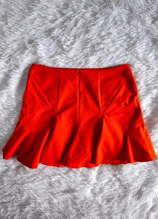 Яркая красная юбка zara с воланом6 фото