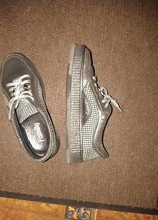 Кожаные кеды очень удобные famili