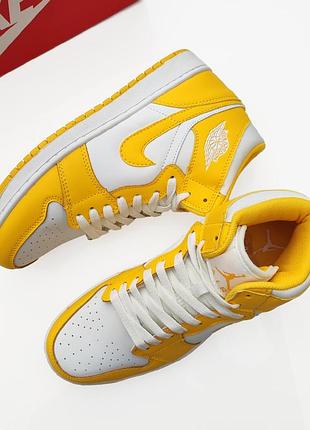 Чоловічі кросівки nike air jordan 1 retro high білі з жовтим🔥