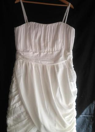 Хорошее фирменное платье для торжеств,  выпускного бала ( молочного  цвета )
