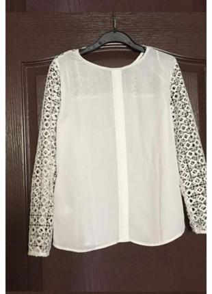 Белоснежная блуза с ажурными рукавами2 фото