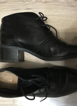 Супер комфортные мягкие ботиночки на широком устойчивом и невысоком каблуке.1 фото