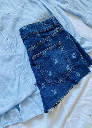 Стильные джинсовые шорты love3 фото