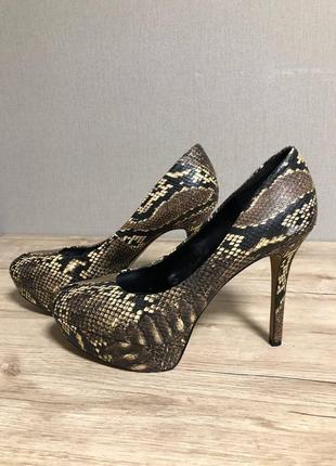Продам клатч dkny та туфлі jessica simpson.